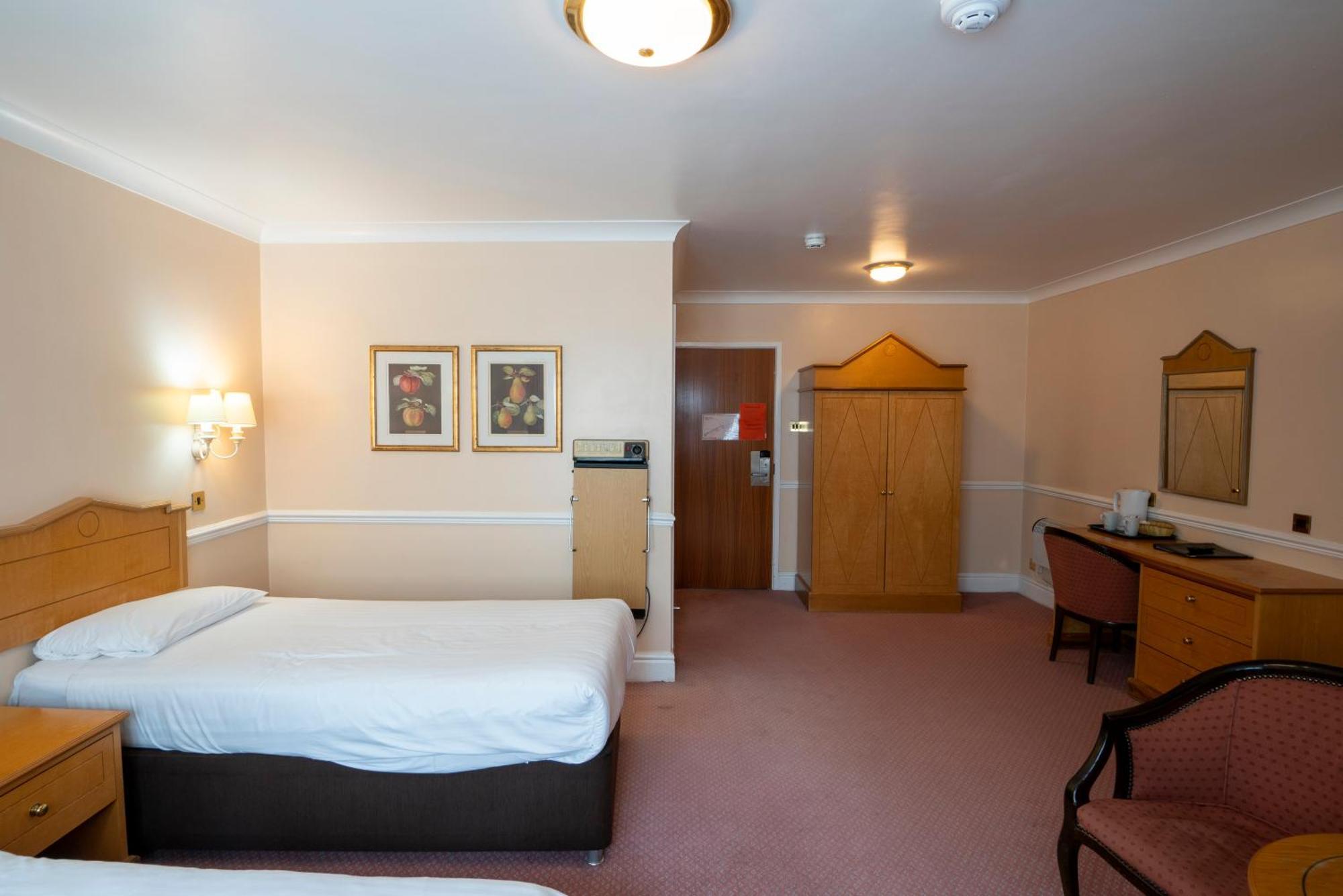 Beaufort Park Hotel Mold Eksteriør bilde