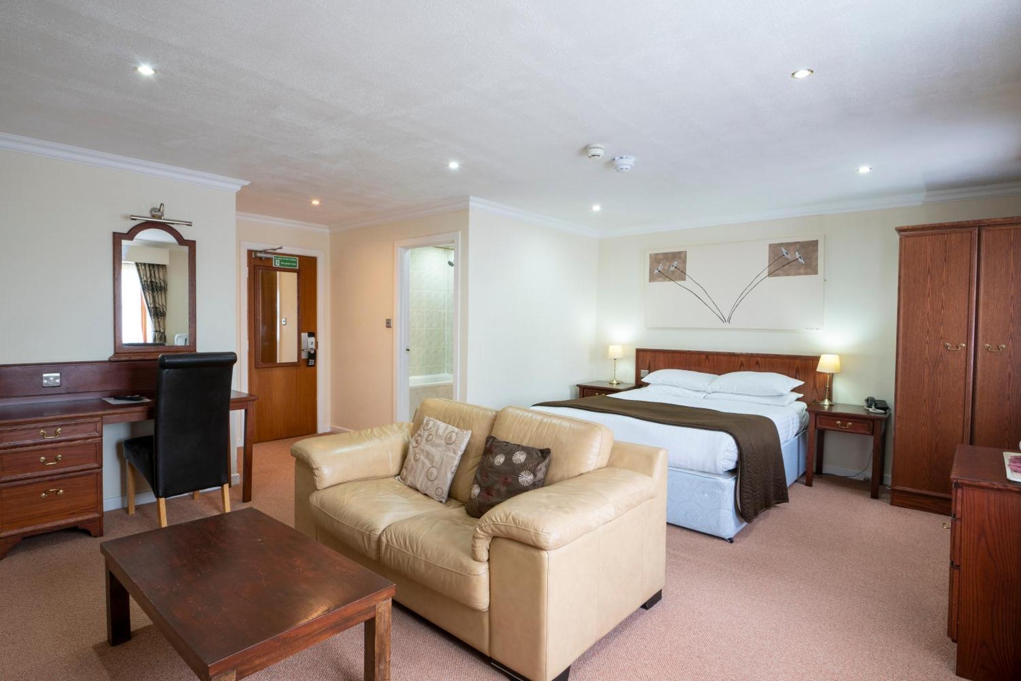 Beaufort Park Hotel Mold Eksteriør bilde